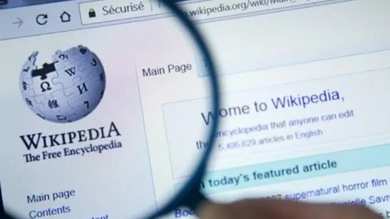Wikipedia запретила ИИ для написания статей
