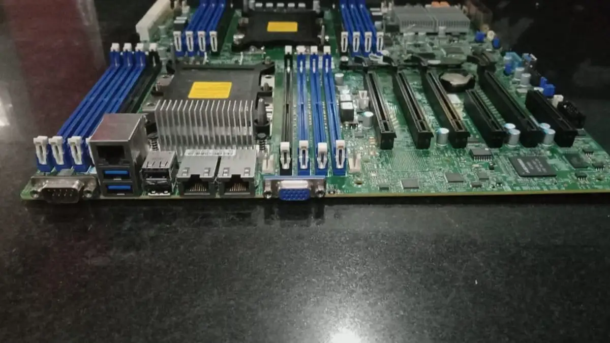 Supermicro X11DPI-N не видит процессор