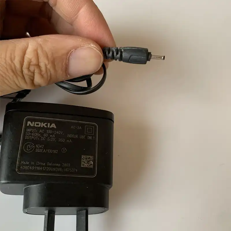 Какой разъём зарядки у Nokia 6131